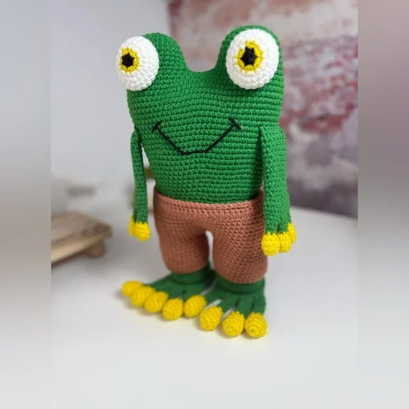 Handcrafted Leo The Green Frog Crochet Amigurumi - Picture 2 of 11